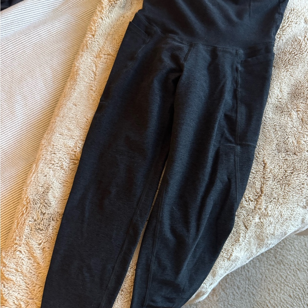 Beyond Yoga maternity leggings with pockets